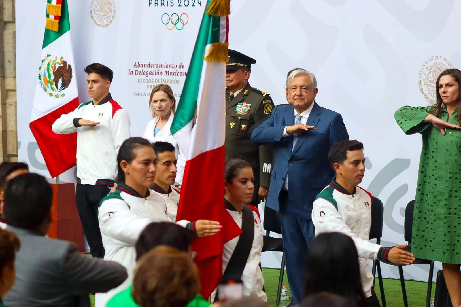 López Obrador abandera a la Delegación Mexicana rumbo a París 2024