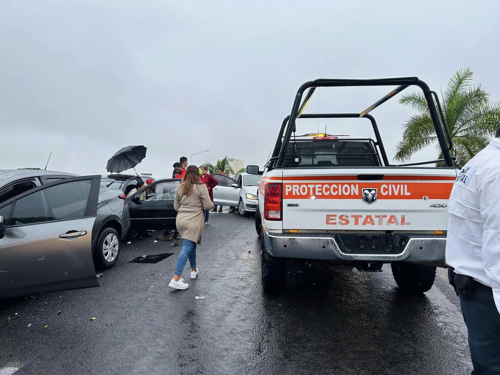 Atiende PC Colima accidente múltiple en Tercer Anillo Periférico