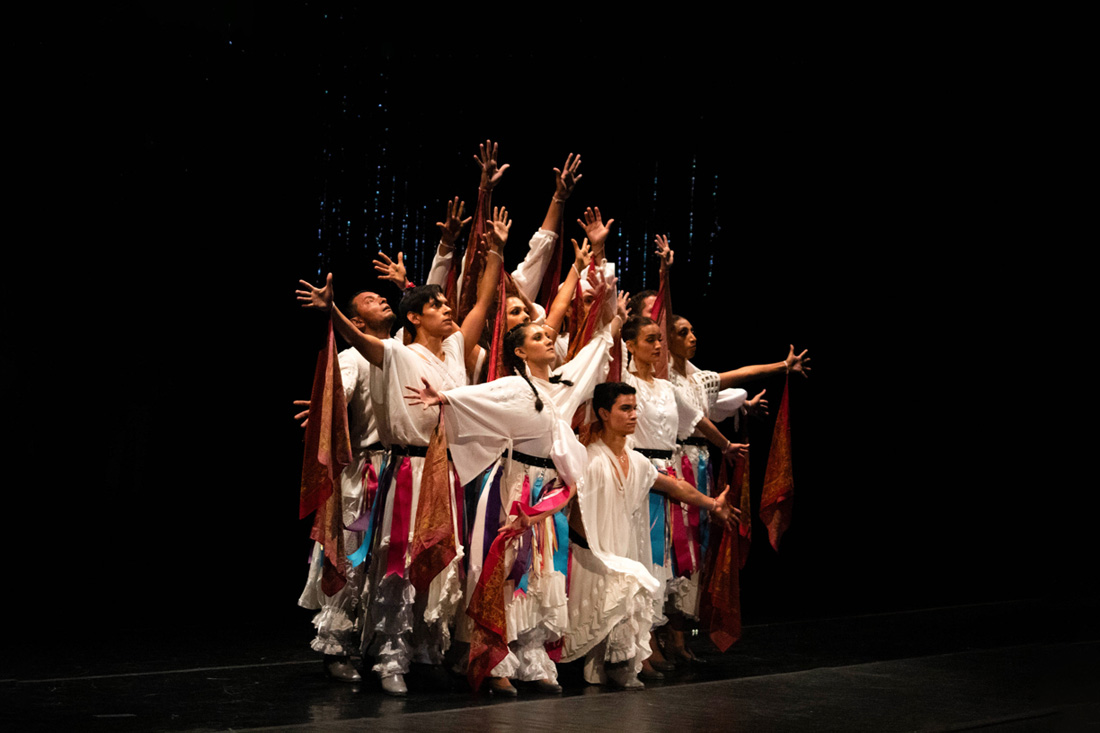 Bailarines de la UdeC participaron en coreografía de Jaciel Neri estrenada en Bellas Artes